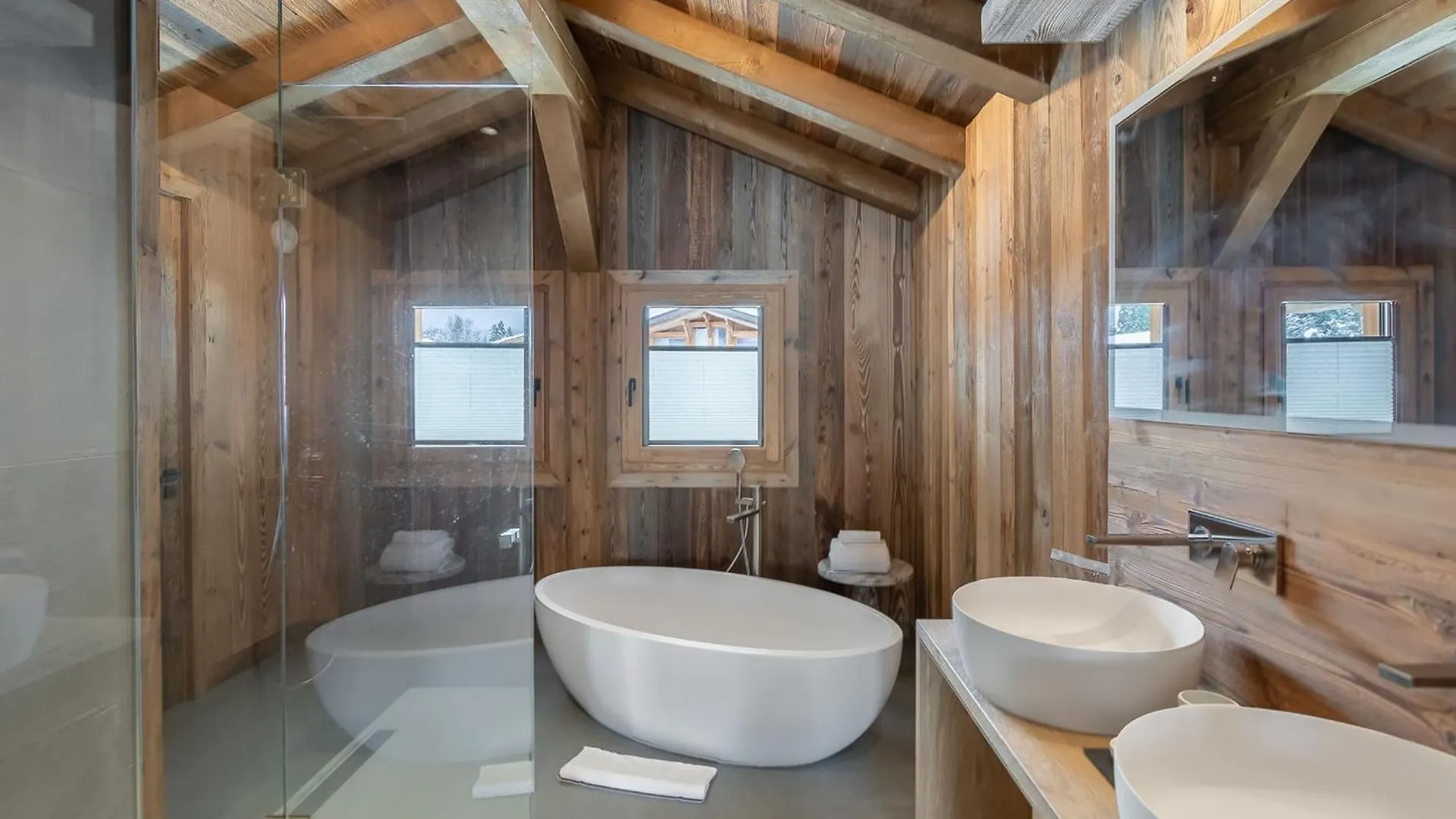 Chalet Neuf Avec Sauna, Garage, Terrasse Et Services Inclus A Combloux - Fr-1-569-69