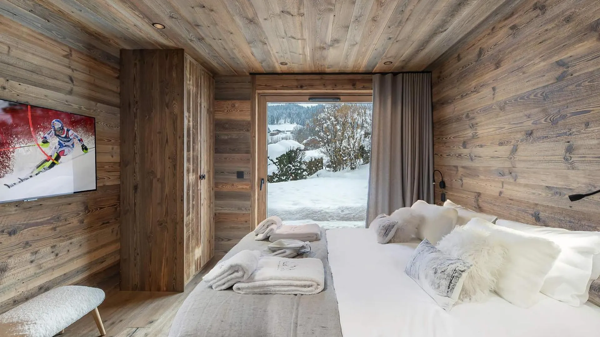 Chalet Neuf Avec Sauna, Garage, Terrasse Et Services Inclus A Combloux - Fr-1-569-69