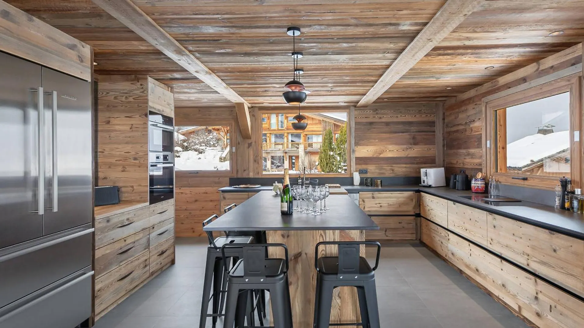 Chalet Neuf Avec Sauna, Garage, Terrasse Et Services Inclus A Combloux - Fr-1-569-69 0*,  France