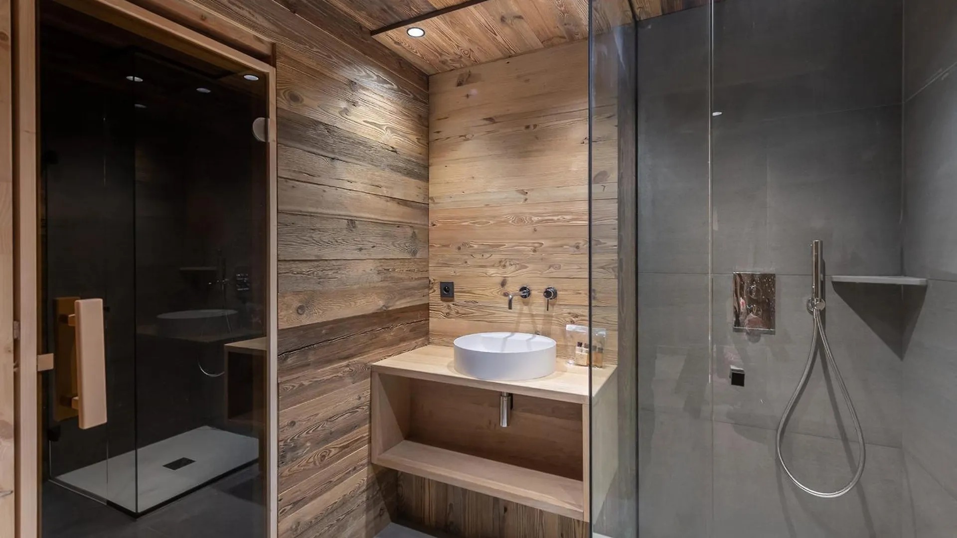 Chalet Neuf Avec Sauna, Garage, Terrasse Et Services Inclus A Combloux - Fr-1-569-69